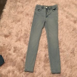 Forever 21 , size 27, light wash jeans , never worn good condition , woman’s